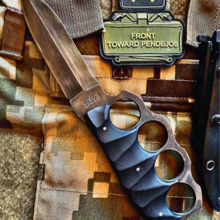 Couteau fabriqué par Paulo Simoes